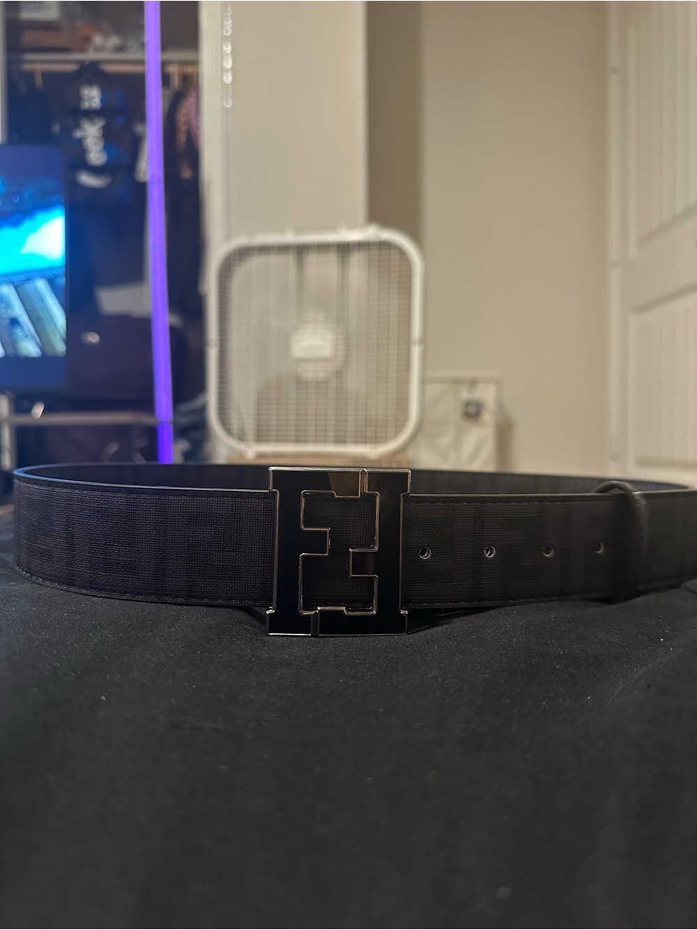 FENDI Designer-Style Black Belt 🔥🔥🔥✅
SIZE 30-33 🫡🫡🫡 BRAND NEW NO FLAWS